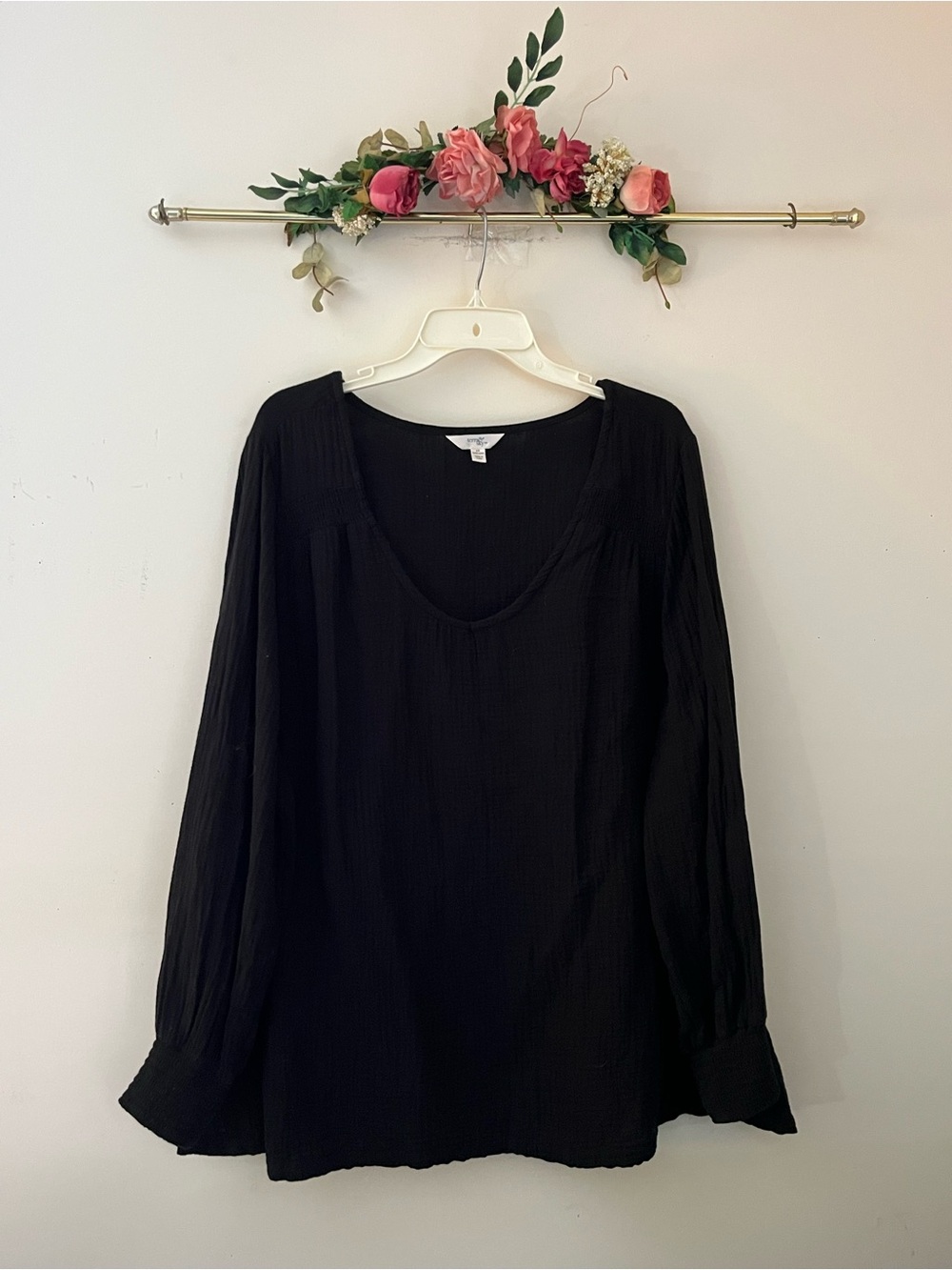 Terra & Sky Black Long-Sleeve V-Neck Blouse